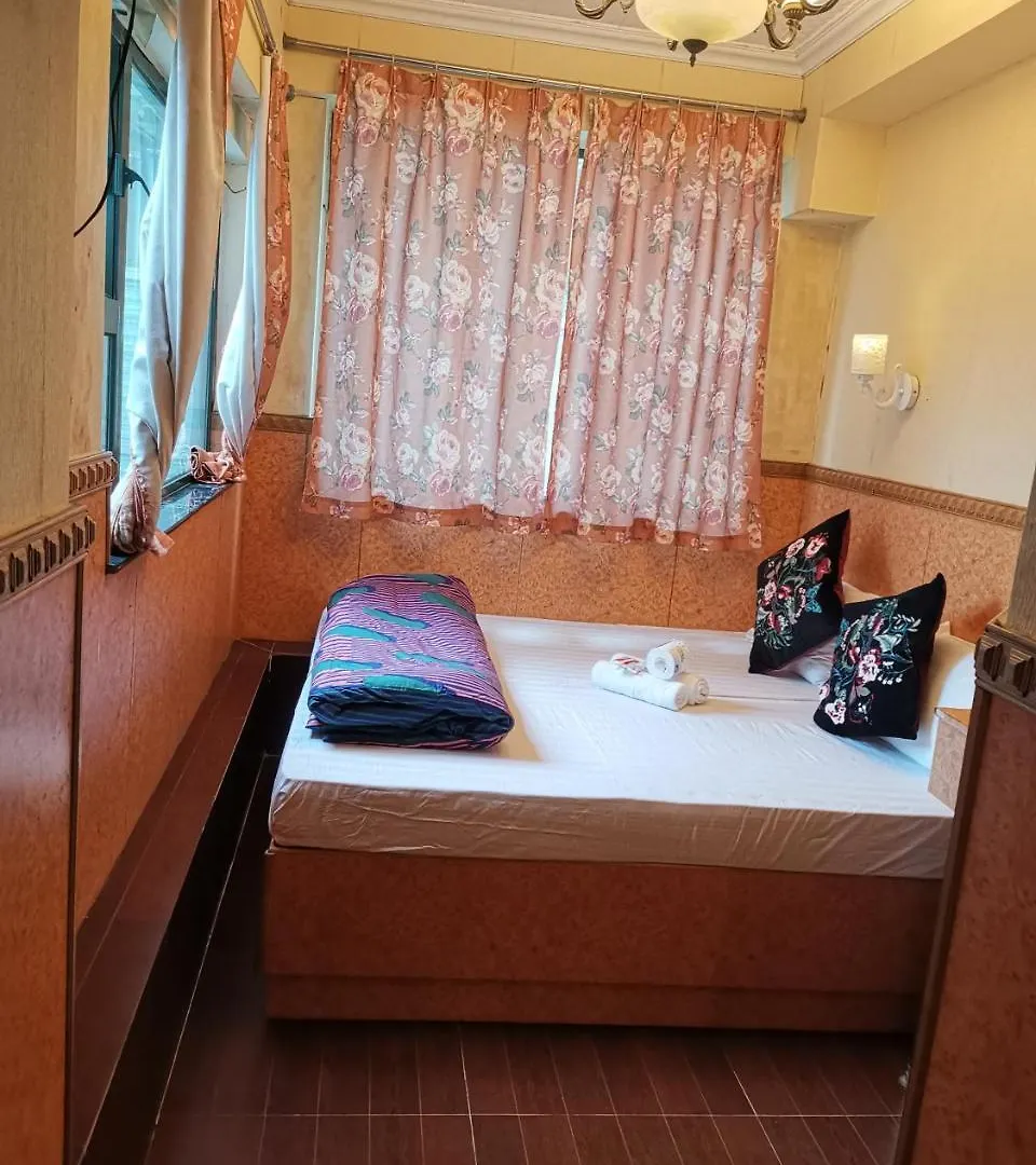 Pay-Less A2 Hotel Hong Kong Guest house